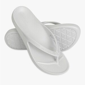 Light feet flip flops like Archie’s